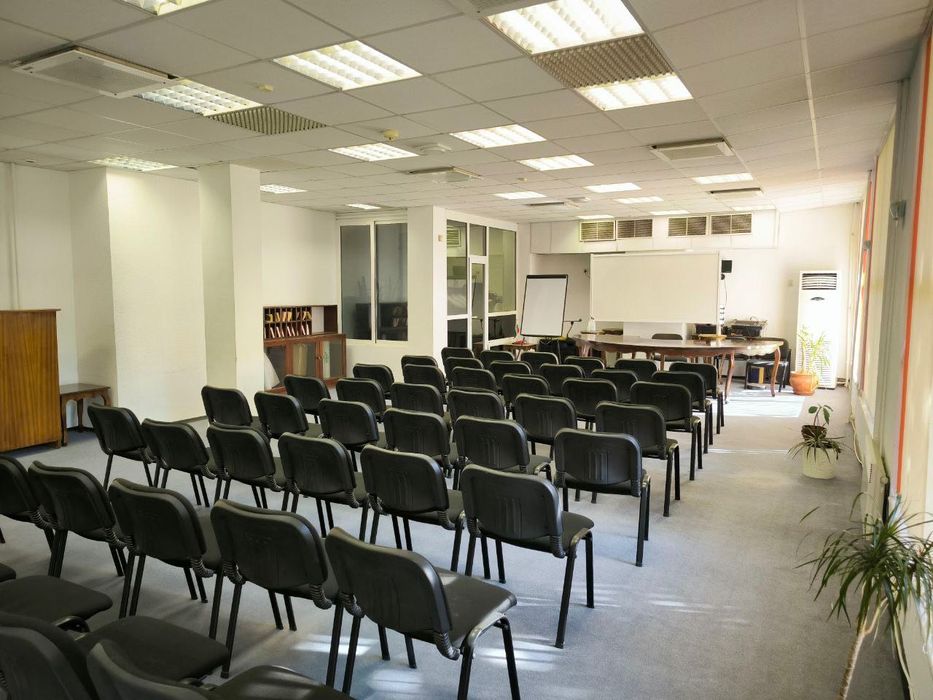 Дава се под наем Офис в к.к. Златни пясъци - 120 кв.м за 61.2 € - Снимка #3