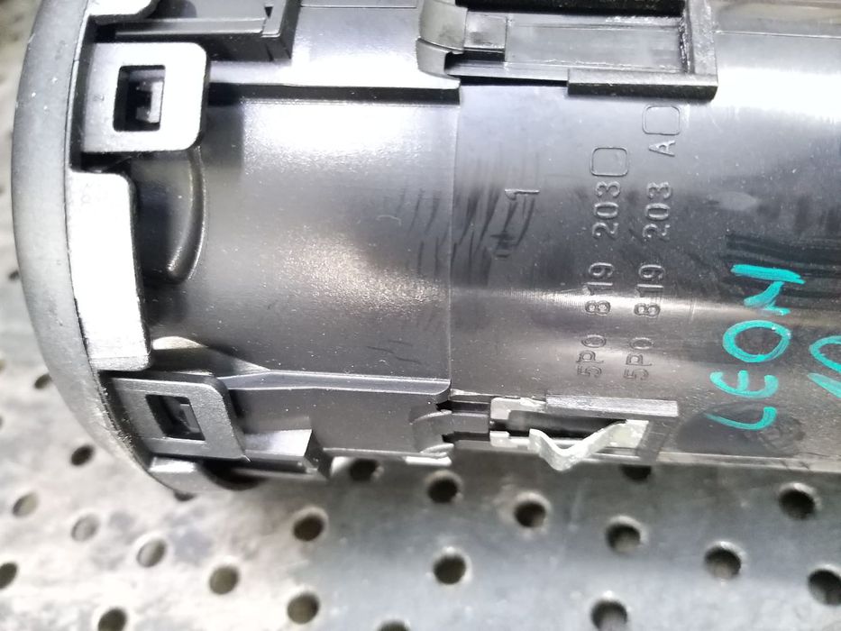 Grila ventilatie bord dreapta seat leon 1p 5p0819203