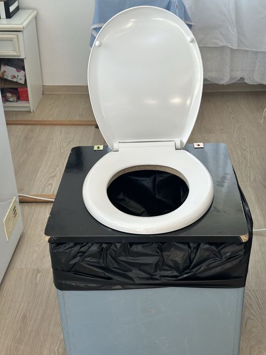 WC MOBIL pentru cei imobilizati la pat