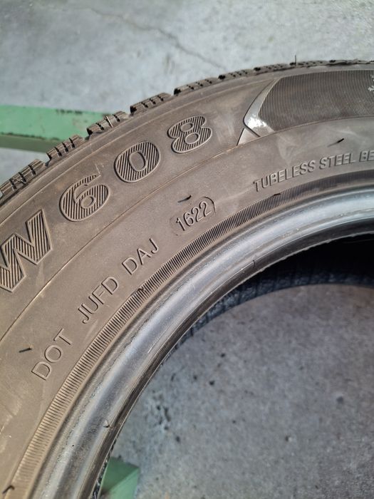 2 Anvelopele  de iarnă 185 65 r15 Goodride