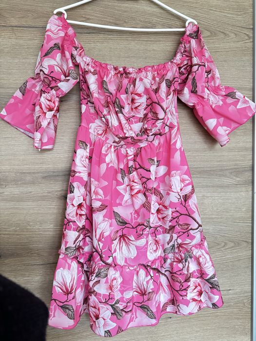 Розова цветна рокля