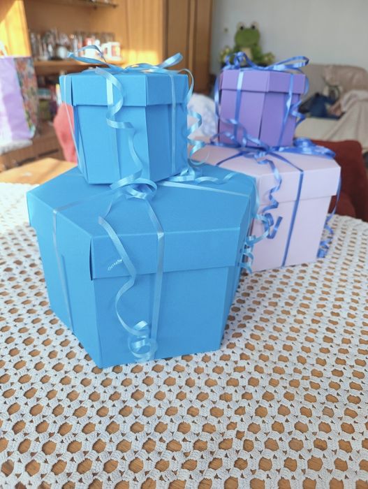 Експлодираща  кутия със снимки и торти от картон за подарък