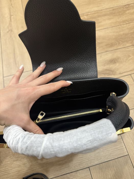 Сумка LV Louis Vuitton Capucines MM