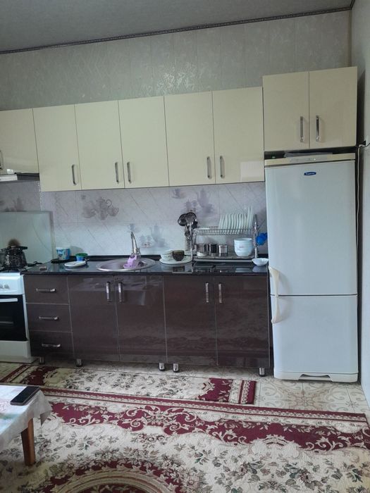 Срочно уй сотилади 8 сотих 9 хона и 3 та падвали бор