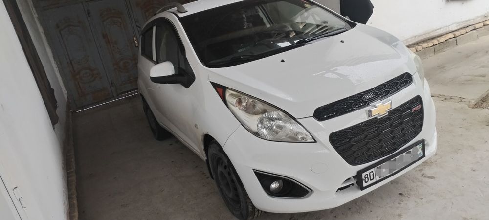 Spark mashina sotiladi