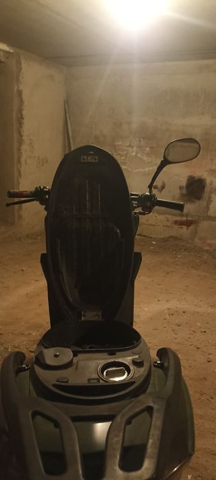 макси-скутер 180 см³