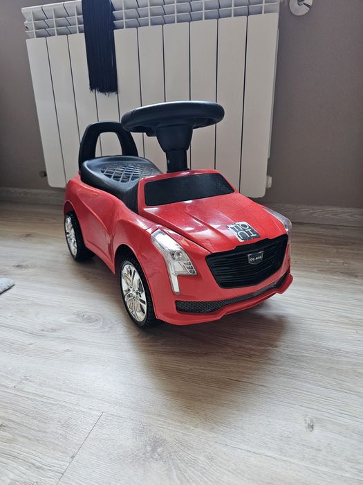 Червена кола за бутане