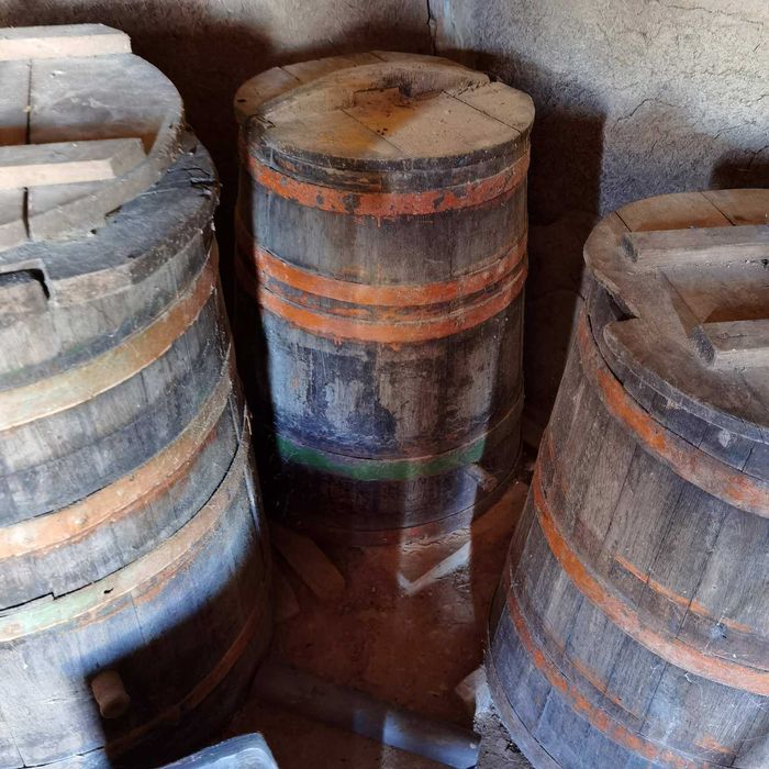 Бурета за вино, каци, кашпи, крачета, за декорация и др.