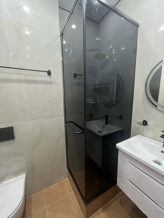 Стеклянные душевые кабины