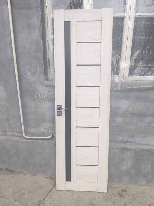 Eshik sotiladi rasiski 2 ta bor