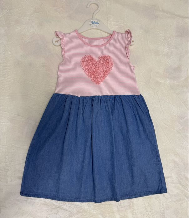 Продам платье для девочки 128