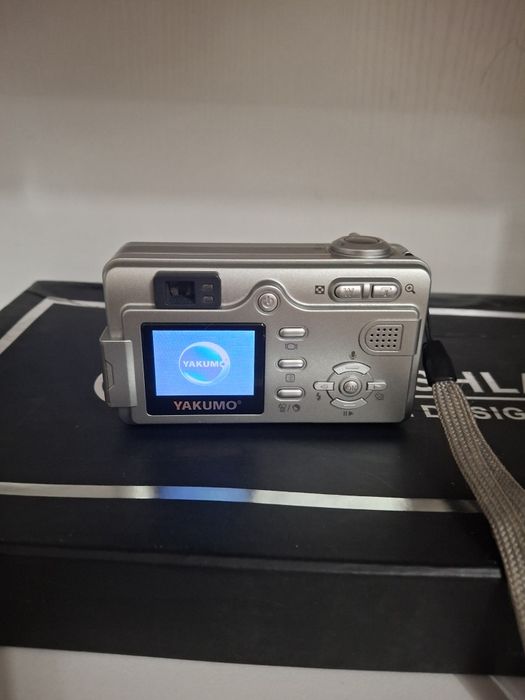 Цифровая камера YAKUMO