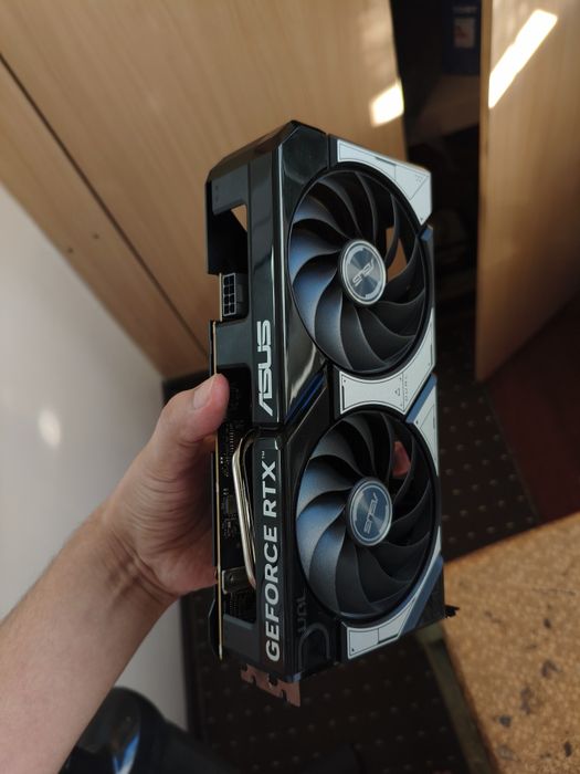 Asus RTX 5060 DUAL