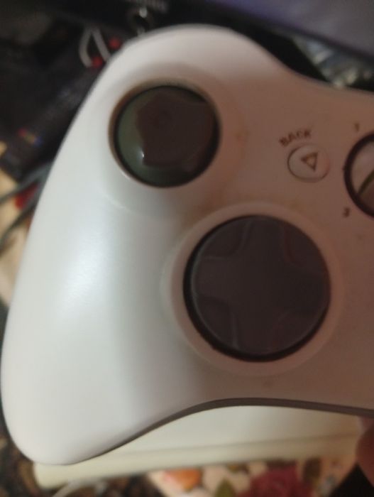 Vând Xbox 360 în stare foarte bună merge foarte bine a fost folosit
