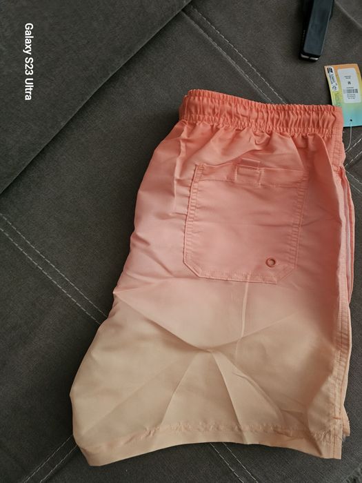 Къси  нови панталонки