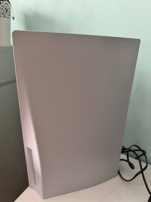 Продам Playstation 5, 2 джойстика, 4 диска