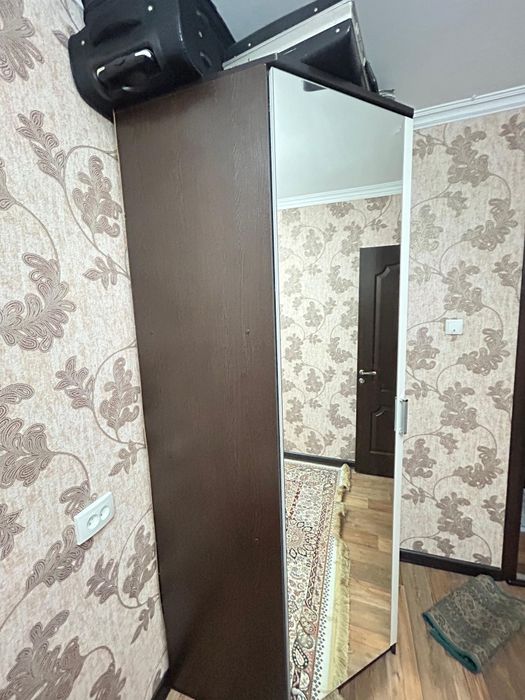 Угловой шкаф с зеркалом