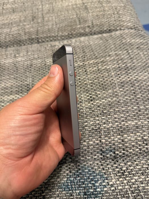 Iphone 5 SE gray 32 gb 84 % baterie impecabil