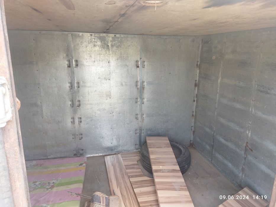 Продаётся термобудка хорошее  состояние размер 3.30