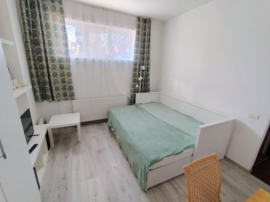 Proprietar Garsoniera, parcare proprie 30 metri de metrou Dimitrie Leo