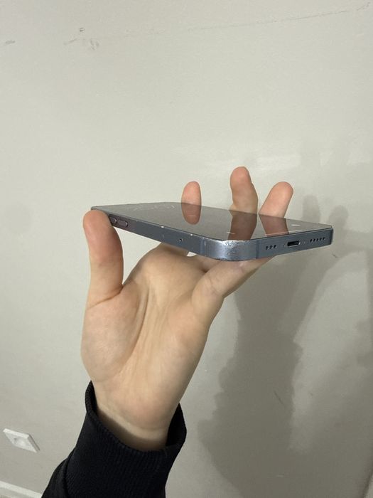iPhone 14 голубой