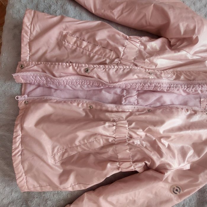 Продам куртки на девочку