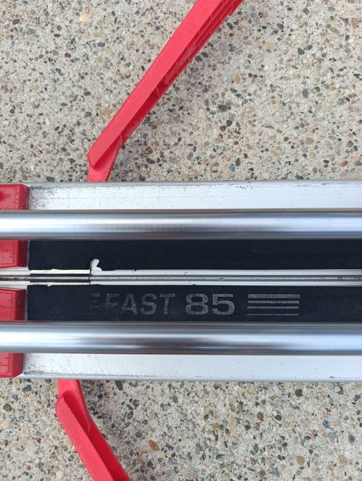 Mașină de tăiat faianță și gresie