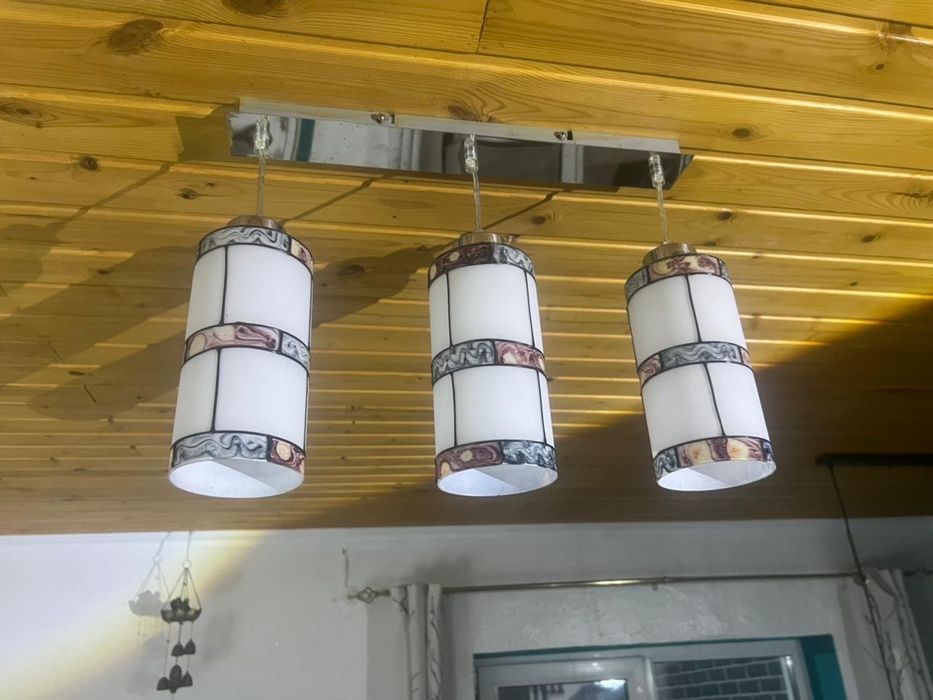 Продам люстру          .