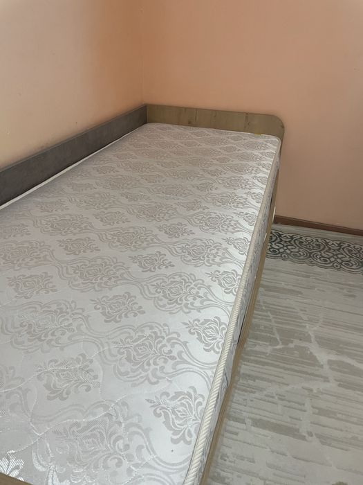 Диван с матрасом