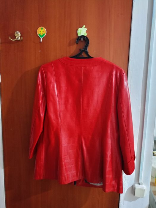 Продам кожаную куртку.