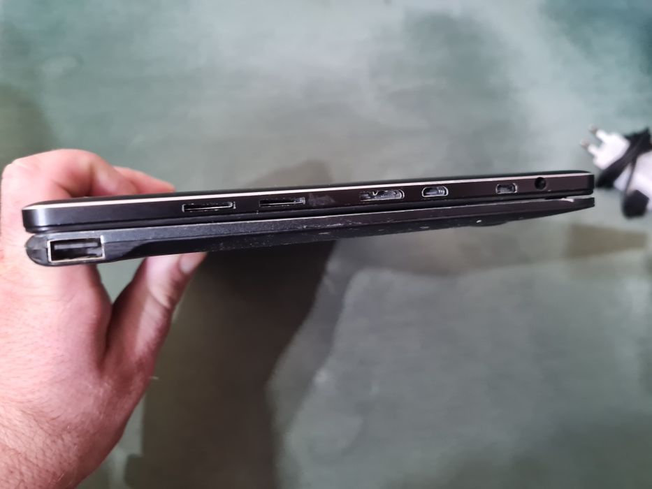 Trekstor SurfTab duo W1 - tableta care se face laptop