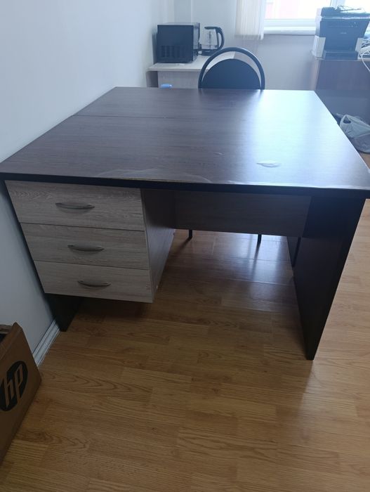 Стол однотумбовый