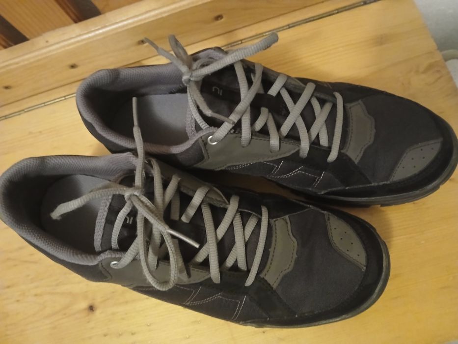 Vând ghete mărimea 43