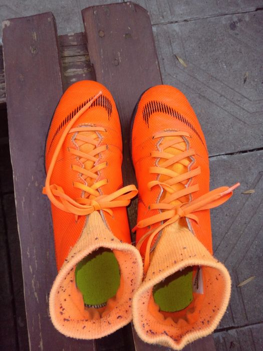 Футболни обувки на NIKE