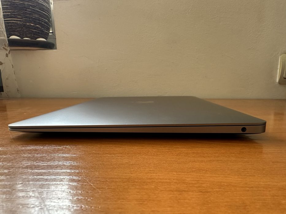 MacBook Air 13” M1, 8GB/256GB – отлично състояние