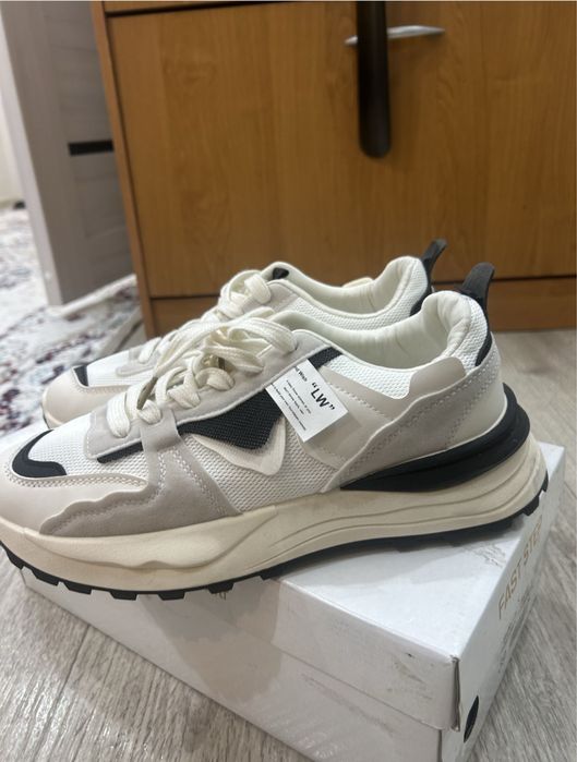 Продам летние кроссовки