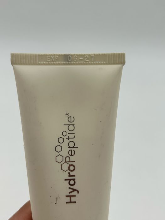 слънцезащитен крем HydroPeptide Solar Defense Non-Tinted SPF 50.