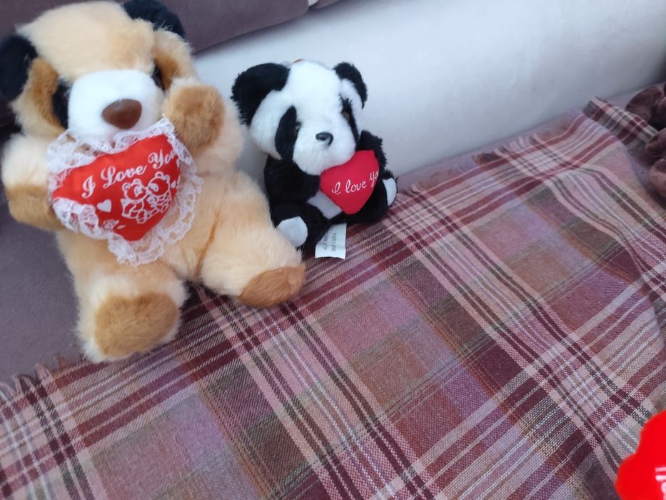 Плюшени играчки сърца и мечета