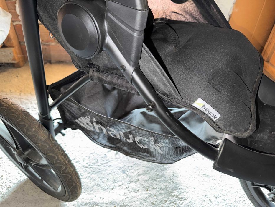 Продавам детска лятна количка триколка Hauck Runner 2