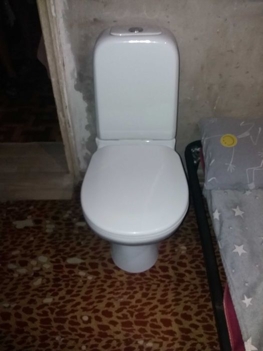 Продам унитаз . .