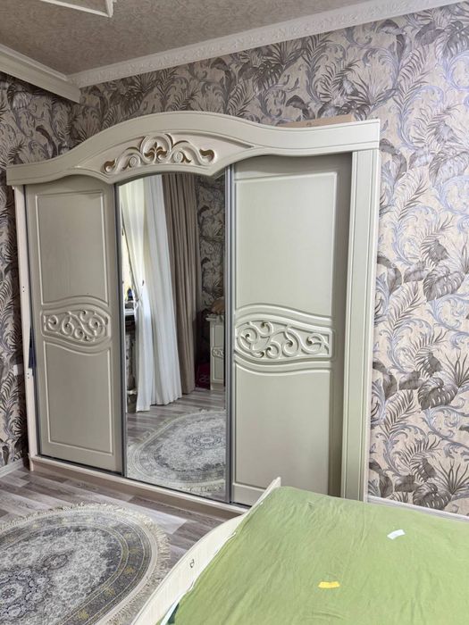 Продается спальный гарнитур, темно коричневого цвета