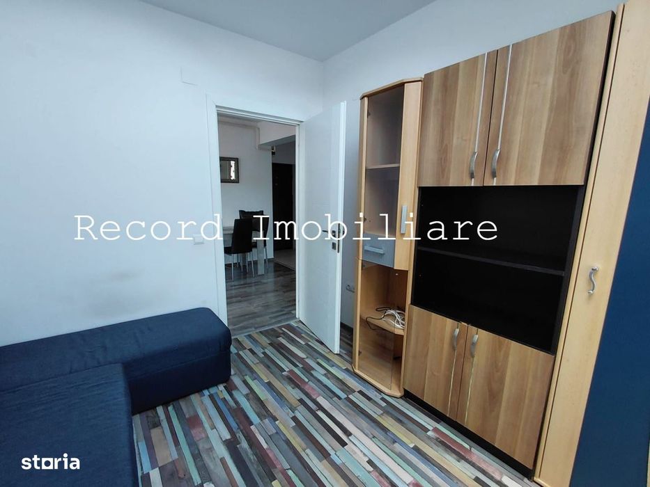 Apartament 3 camere, 2 balcoane, parcare privata Floresti str.Florilor