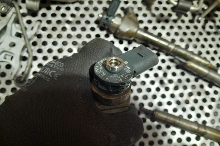 Kit injectie (pompa, rampa, injectoare) 04L130755D / 0445010537 / 04L