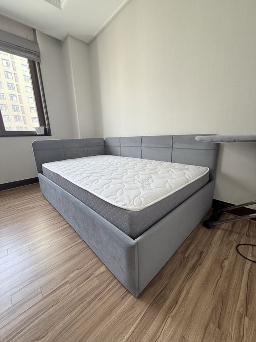 Кровать с матрасом новая