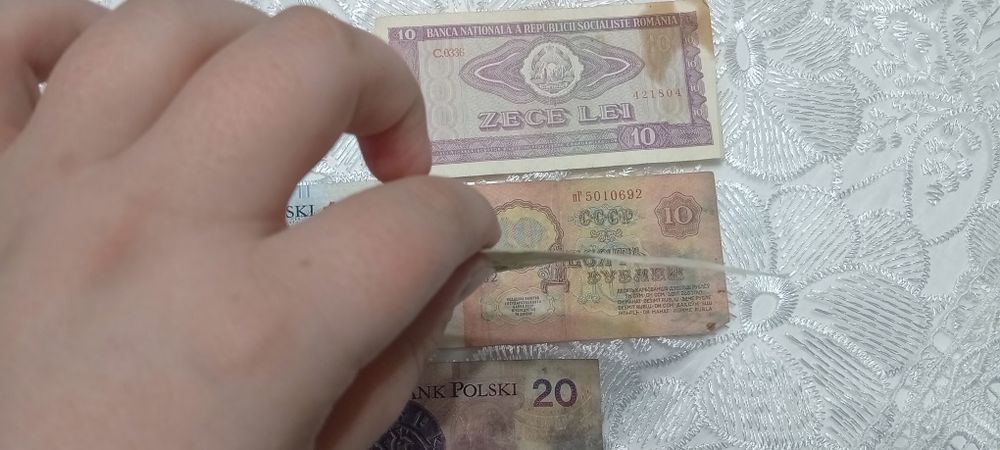 Bacnote vechi de 10 și 20 urgent