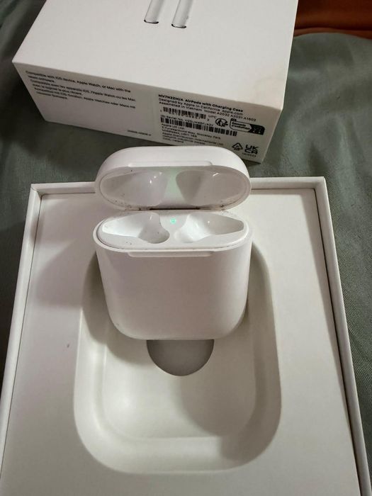 Airpods cu încărcător