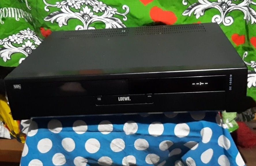 Vând videorecorder în stare bună solid și mare