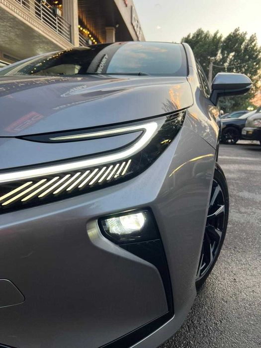 Шикарная toyota corolla гибрид 2026