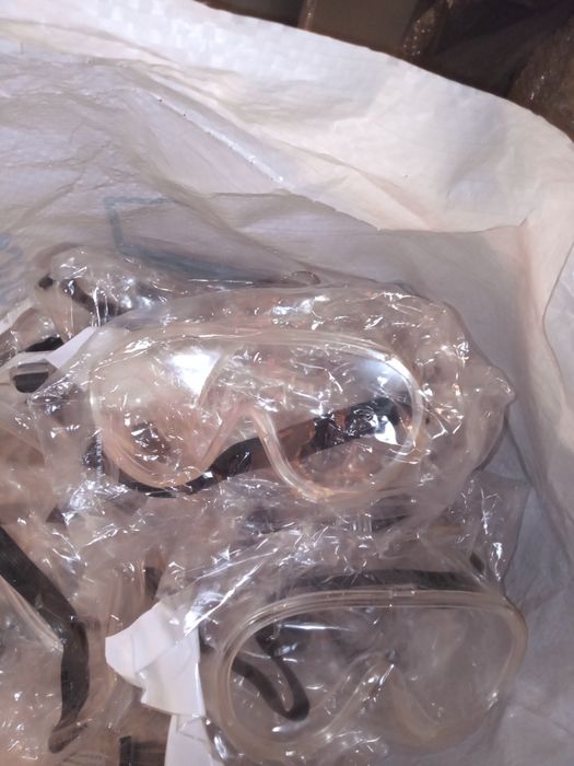 Защитные очки прозрачные