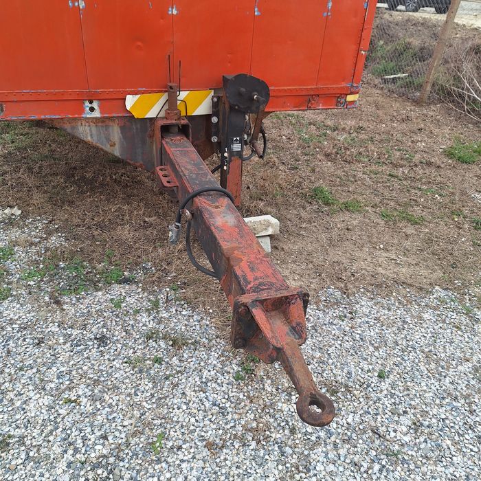 Фургон на гуми...